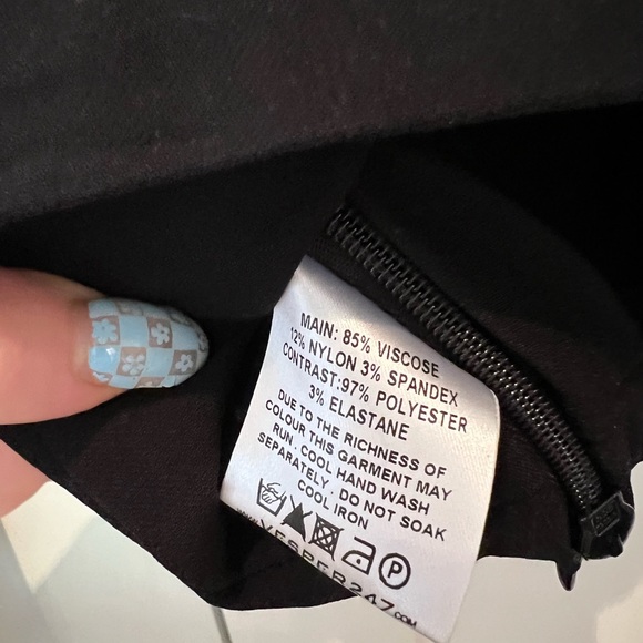 NWT Black Cropped Blouse with puffed sleeves - Picture 4 of 4